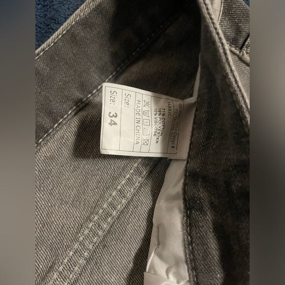 Embroidered Ripped Jeans - Picture 5 of 9